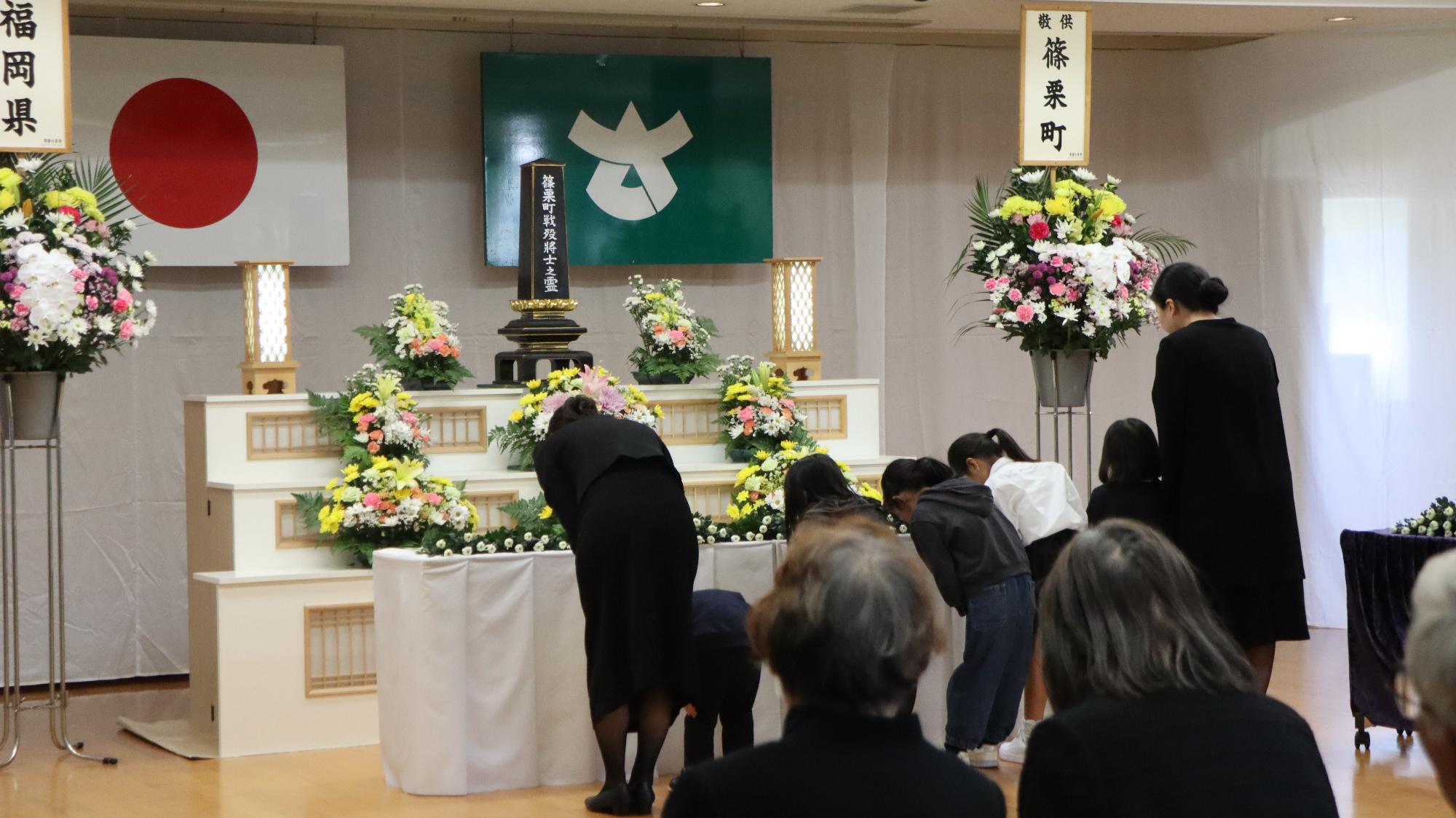 子供たちの献花