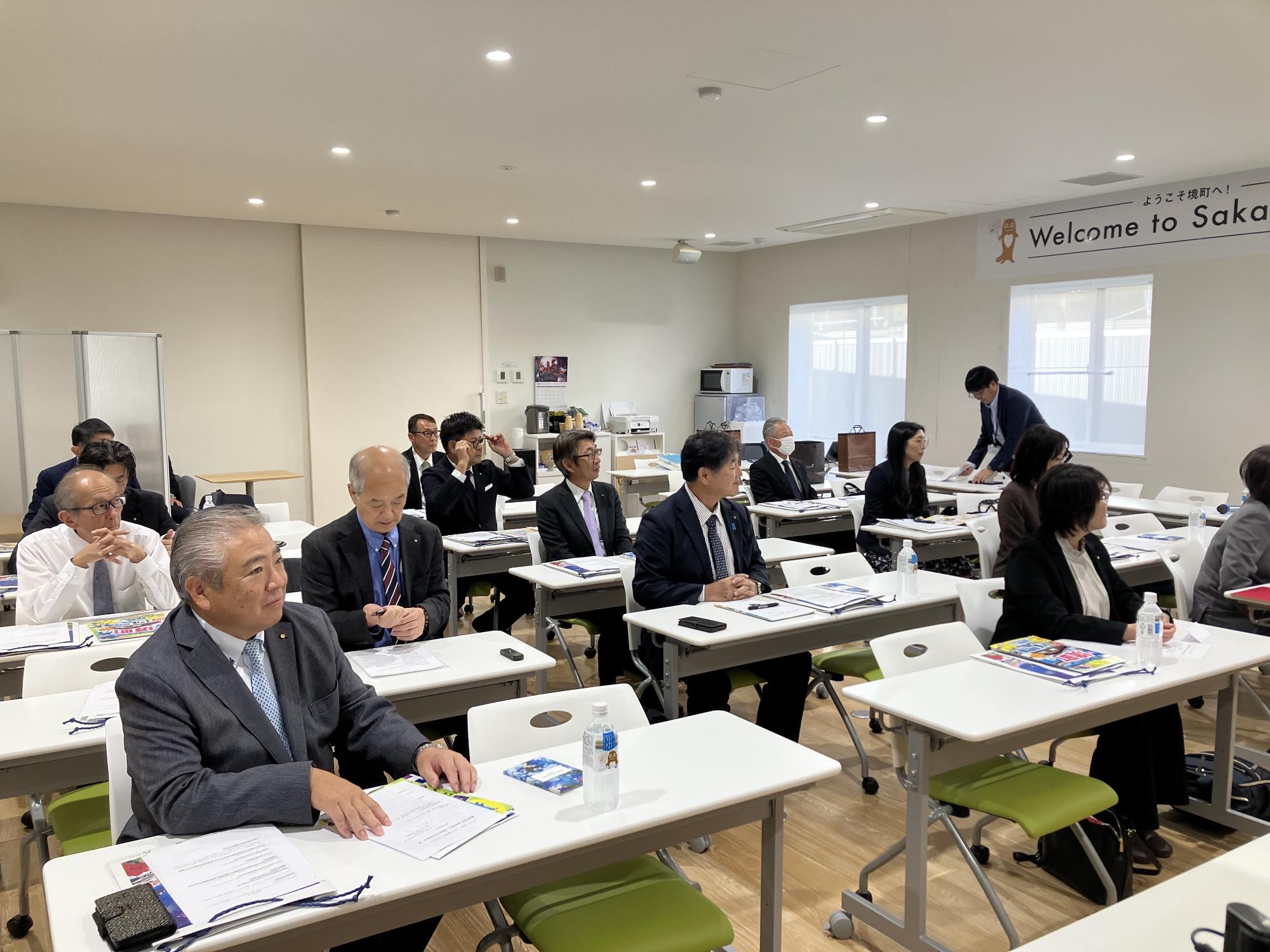 茨城県境町視察研修時に説明を受ける様子