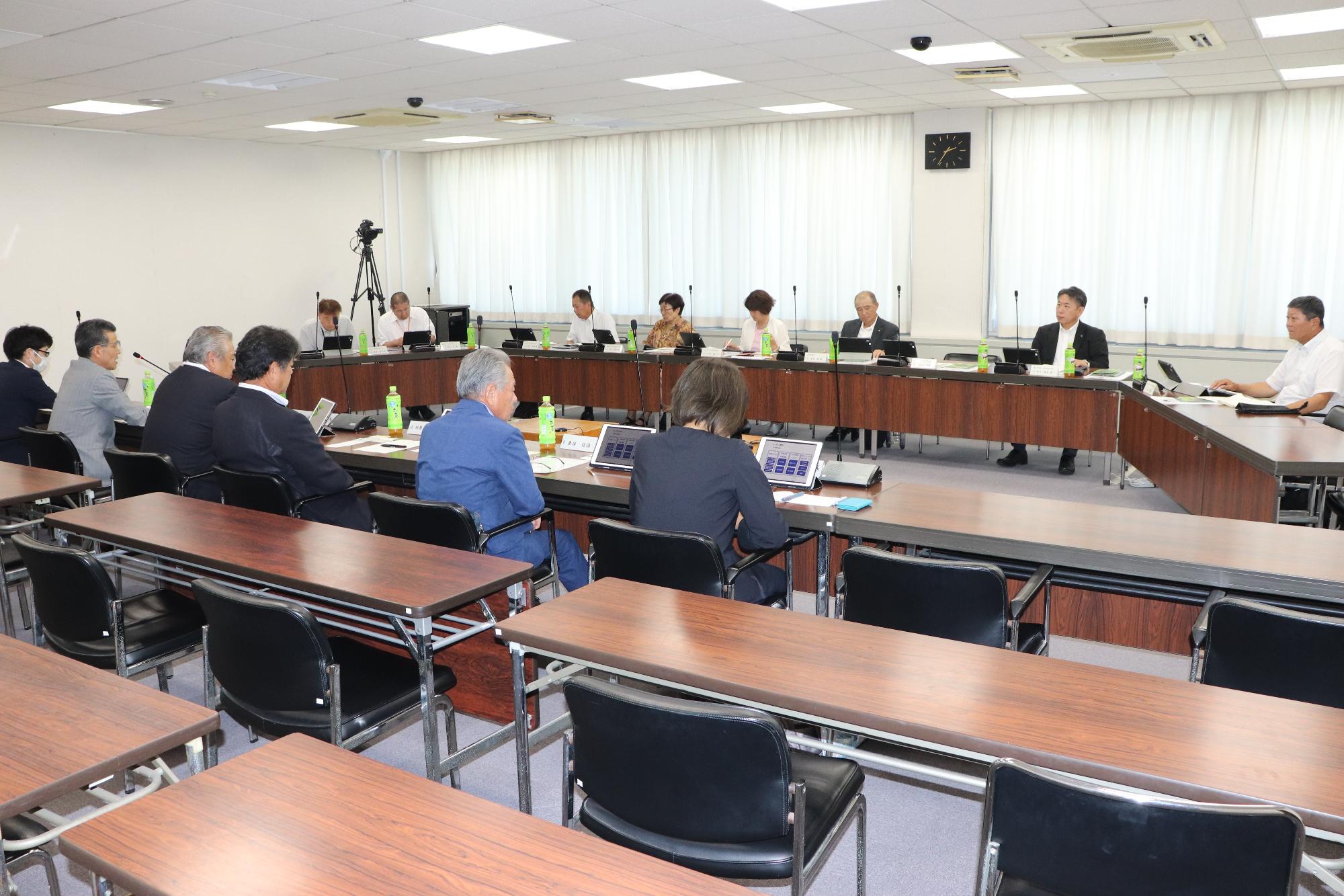 基山町議会視察研修時の説明写真