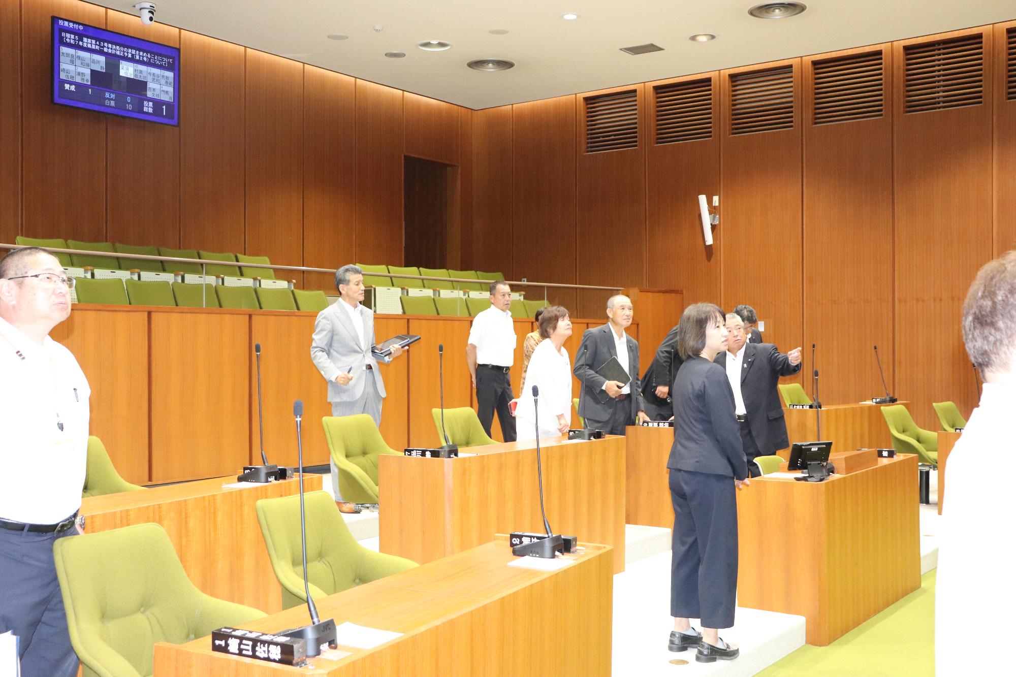 基山町議会視察研修議場における説明